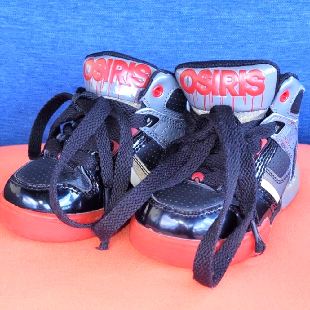 Size 6 Osiris Toddler boys shoes